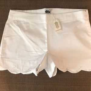 Mudpie, white shorts, size L (12-14)